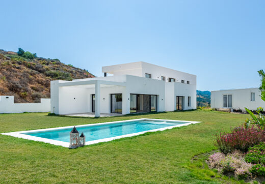 Modern Villa with Mountain Views in La Cala Golf, Mijas