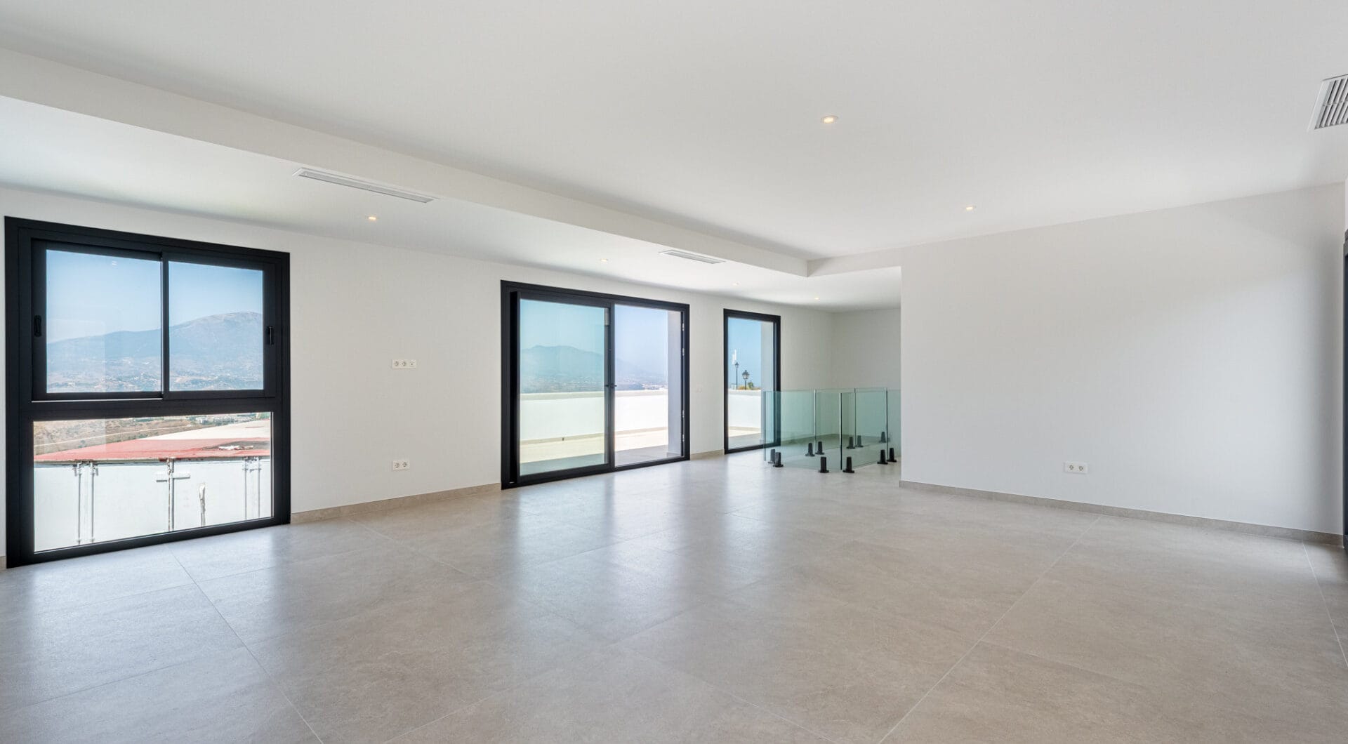 Modern Villa with Mountain Views in La Cala Golf, Mijas