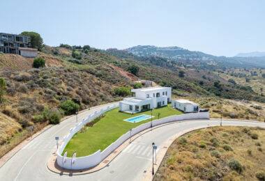 Modern Villa with Mountain Views in La Cala Golf, Mijas