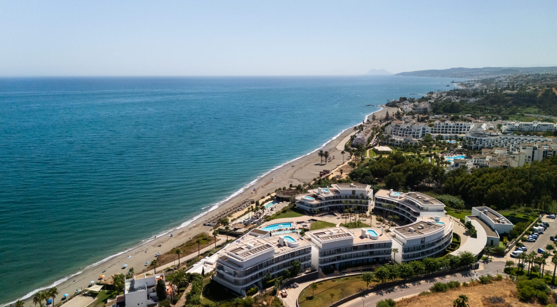 Frontline Beach Luxury Apartment with Panoramic Sea Views