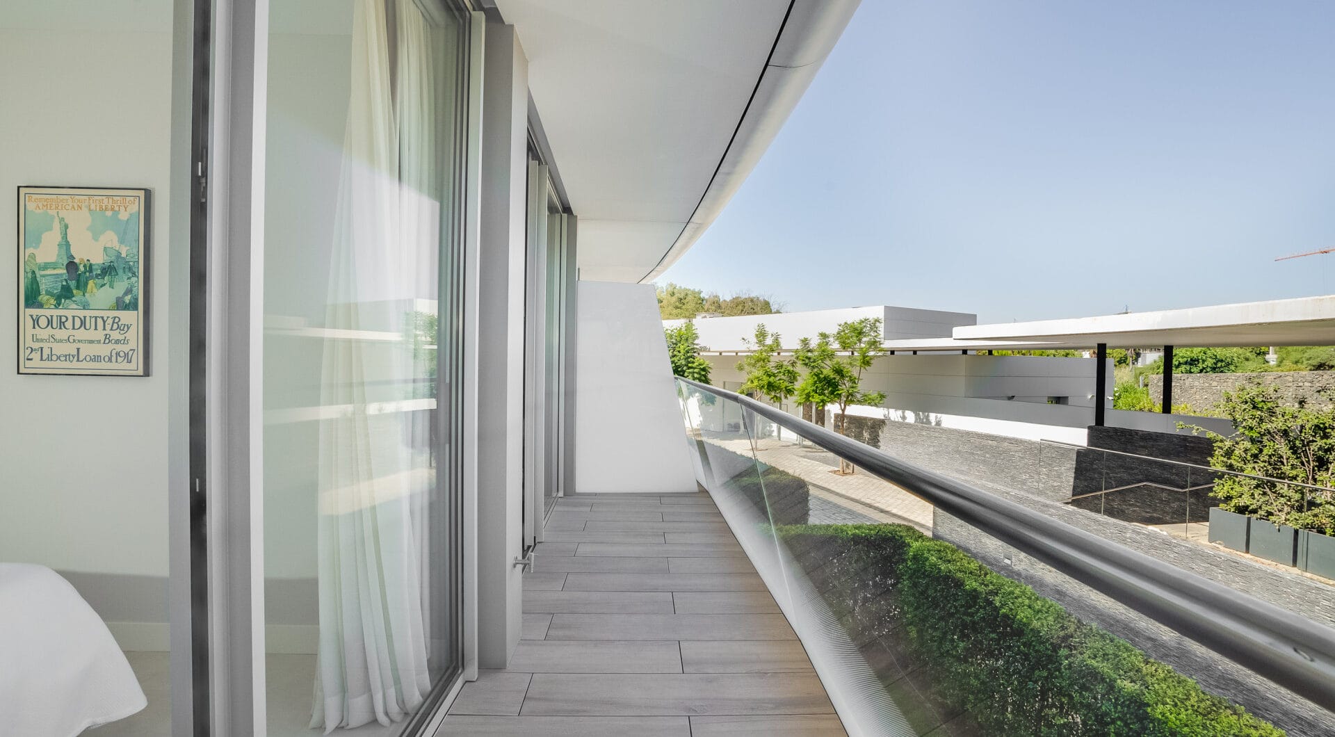Frontline Beach Luxury Apartment with Panoramic Sea Views