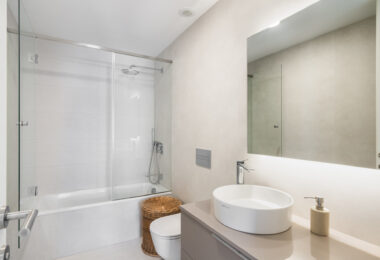 Frontline Beach Luxury Apartment with Panoramic Sea Views