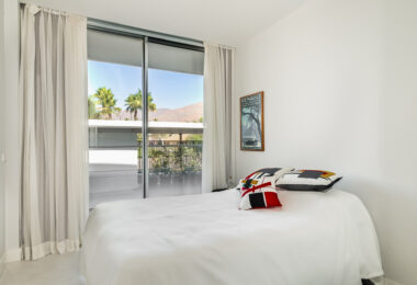 Frontline Beach Luxury Apartment with Panoramic Sea Views