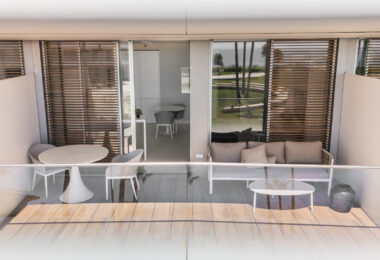 Frontline Beach Luxury Apartment with Panoramic Sea Views