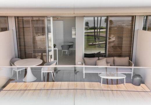 Frontline Beach Luxury Apartment with Panoramic Sea Views