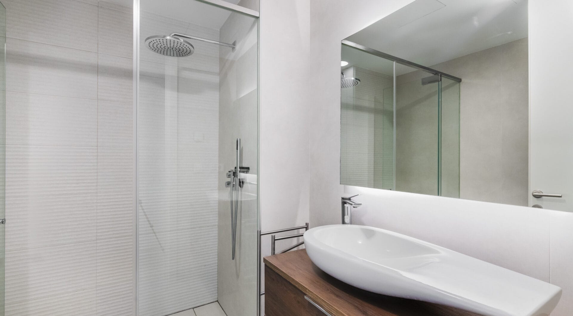 Frontline Beach Luxury Apartment with Panoramic Sea Views