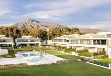 Contemporary 4-Bedroom Villa with Rooftop Cinema &amp; Sea Views