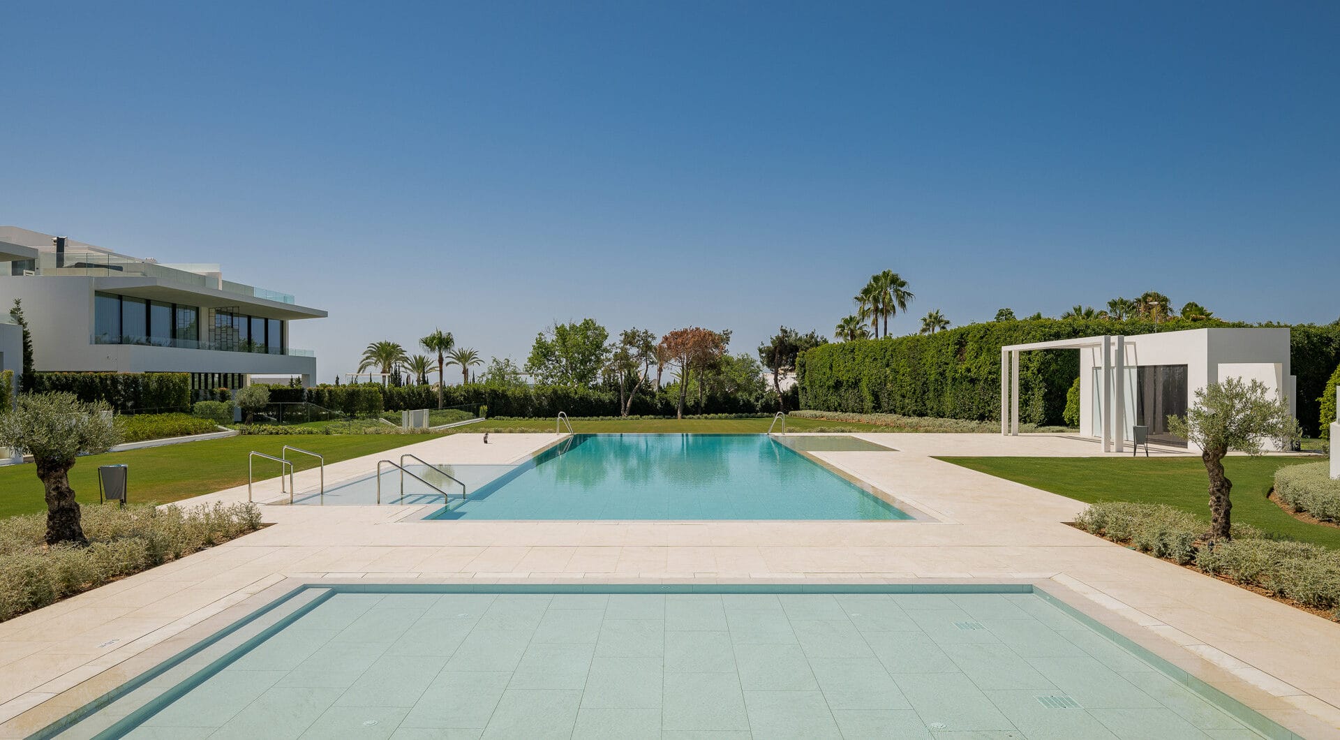 Contemporary 4-Bedroom Villa with Rooftop Cinema &amp; Sea Views