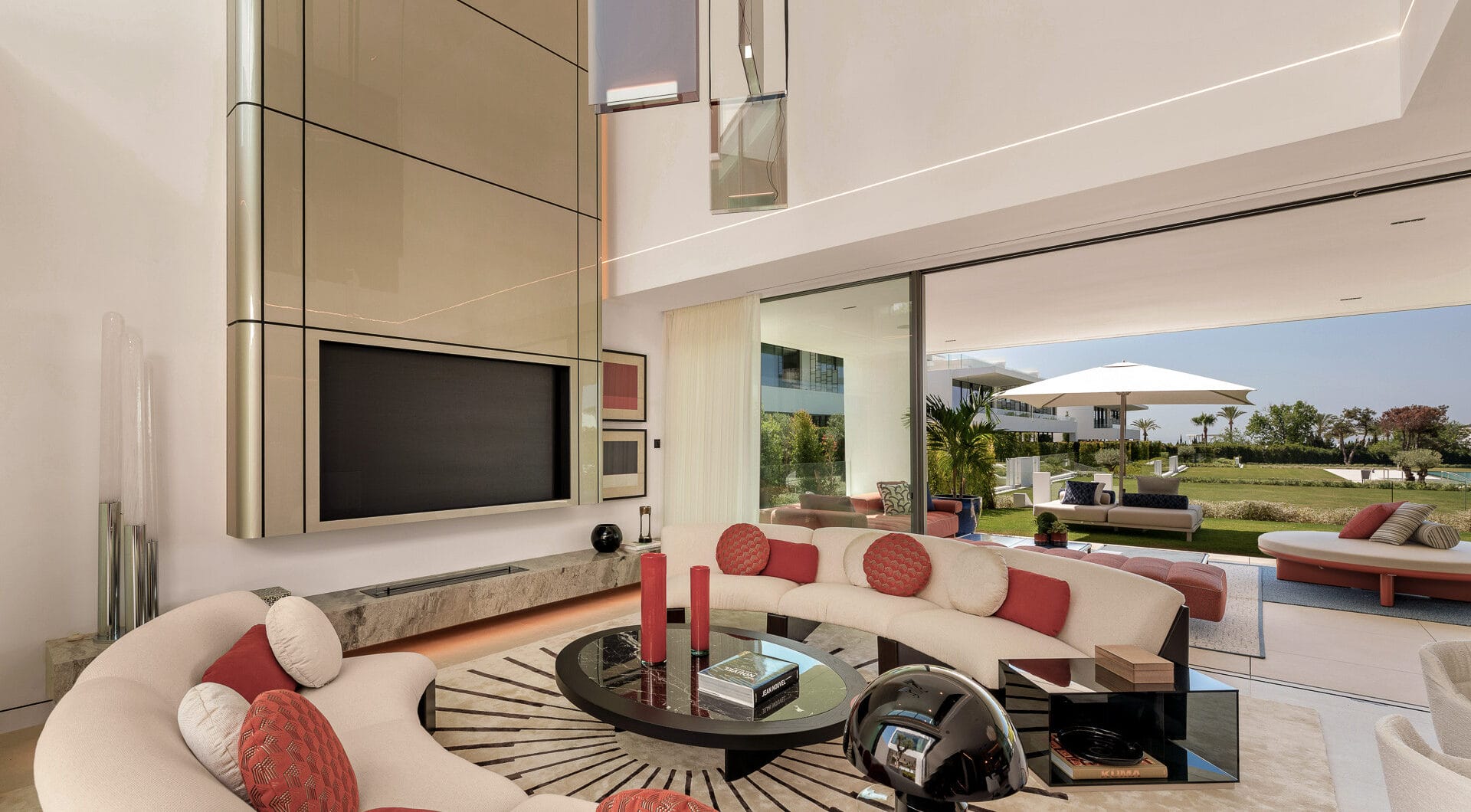 Contemporary 4-Bedroom Villa with Rooftop Cinema &amp; Sea Views