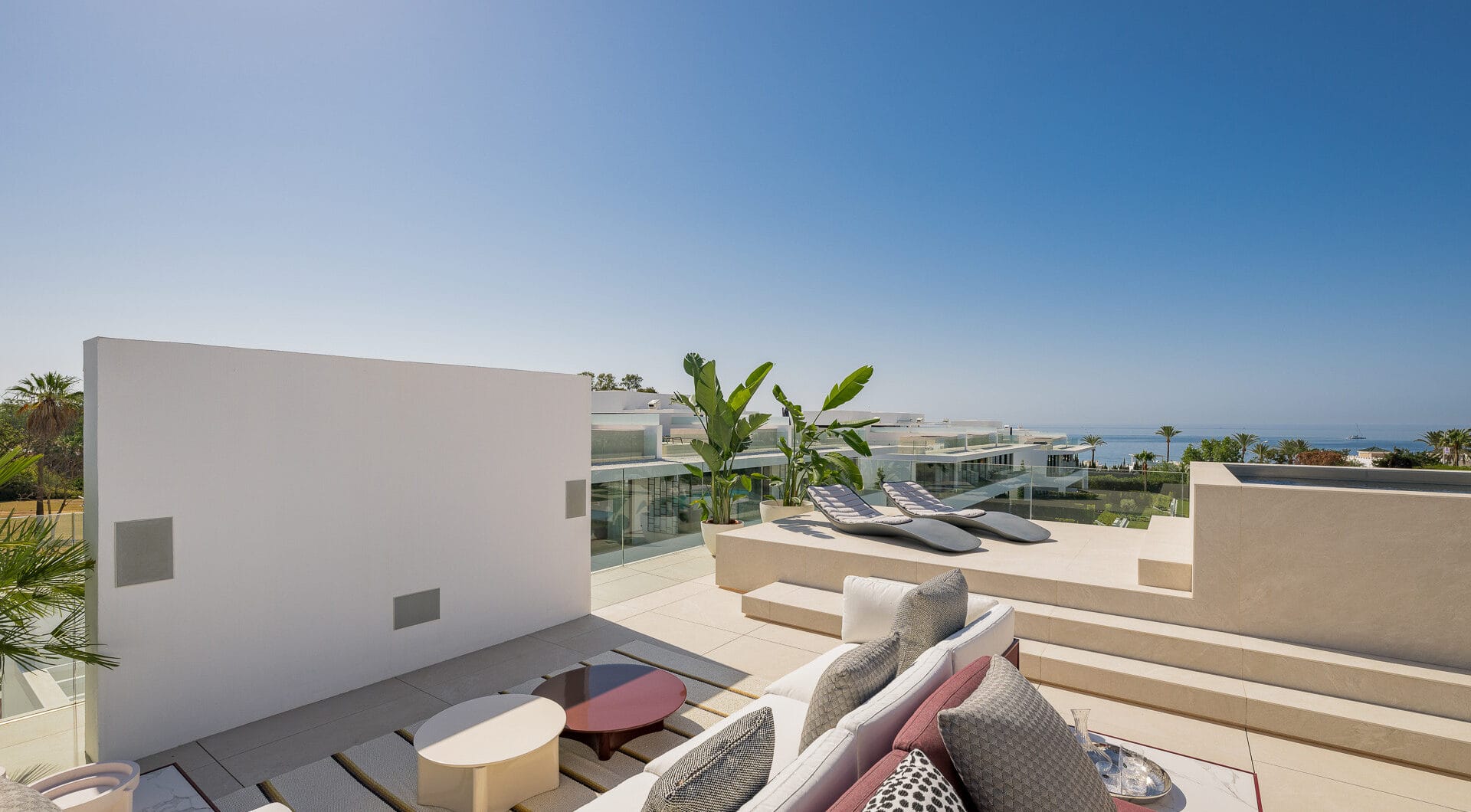 Contemporary 4-Bedroom Villa with Rooftop Cinema &amp; Sea Views