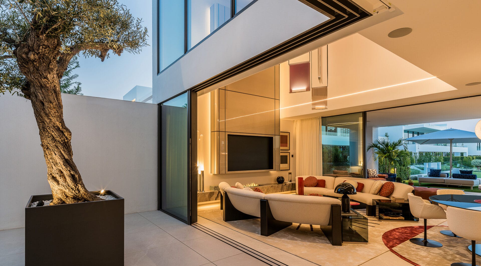Contemporary 4-Bedroom Villa with Rooftop Cinema &amp; Sea Views