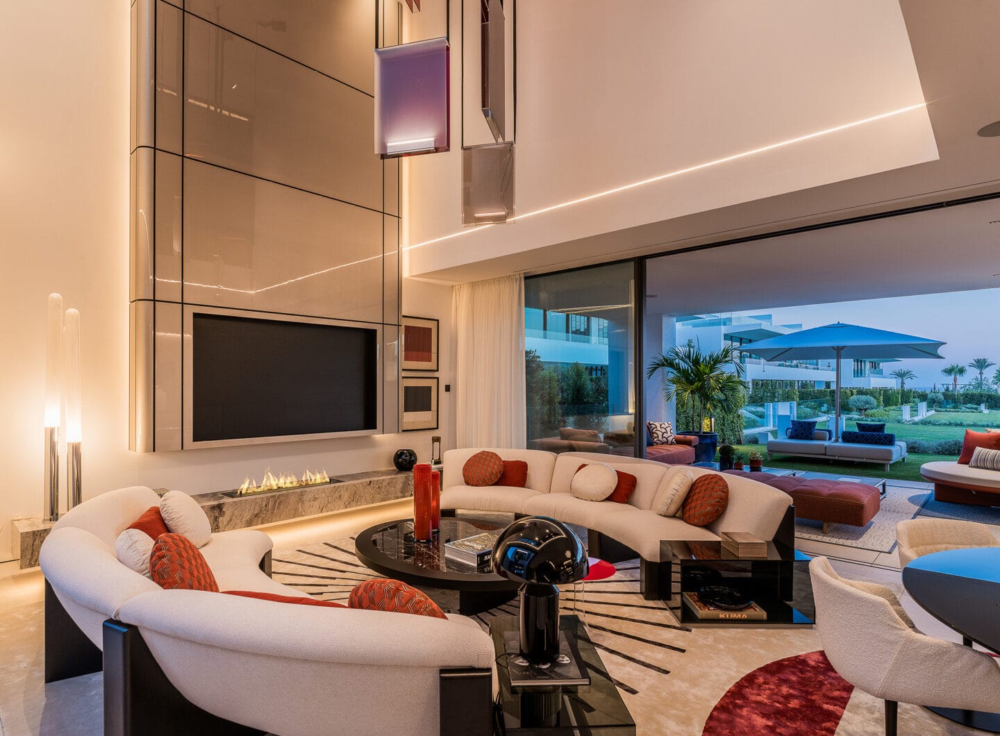 Contemporary 4-Bedroom Villa with Rooftop Cinema &amp; Sea Views