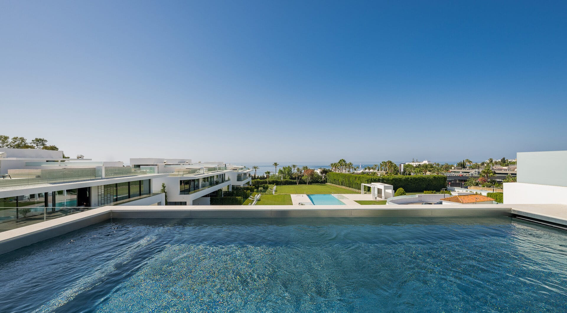 Contemporary 4-Bedroom Villa with Rooftop Cinema &amp; Sea Views