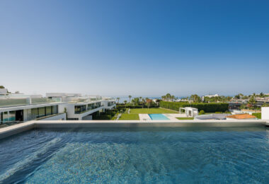Contemporary 4-Bedroom Villa with Rooftop Cinema &amp; Sea Views