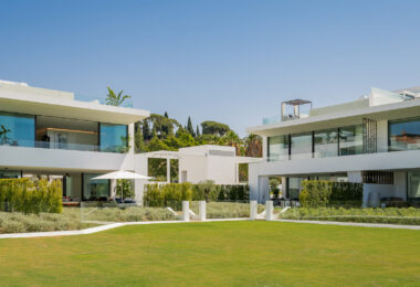 Contemporary 4-Bedroom Villa with Rooftop Cinema &amp; Sea Views