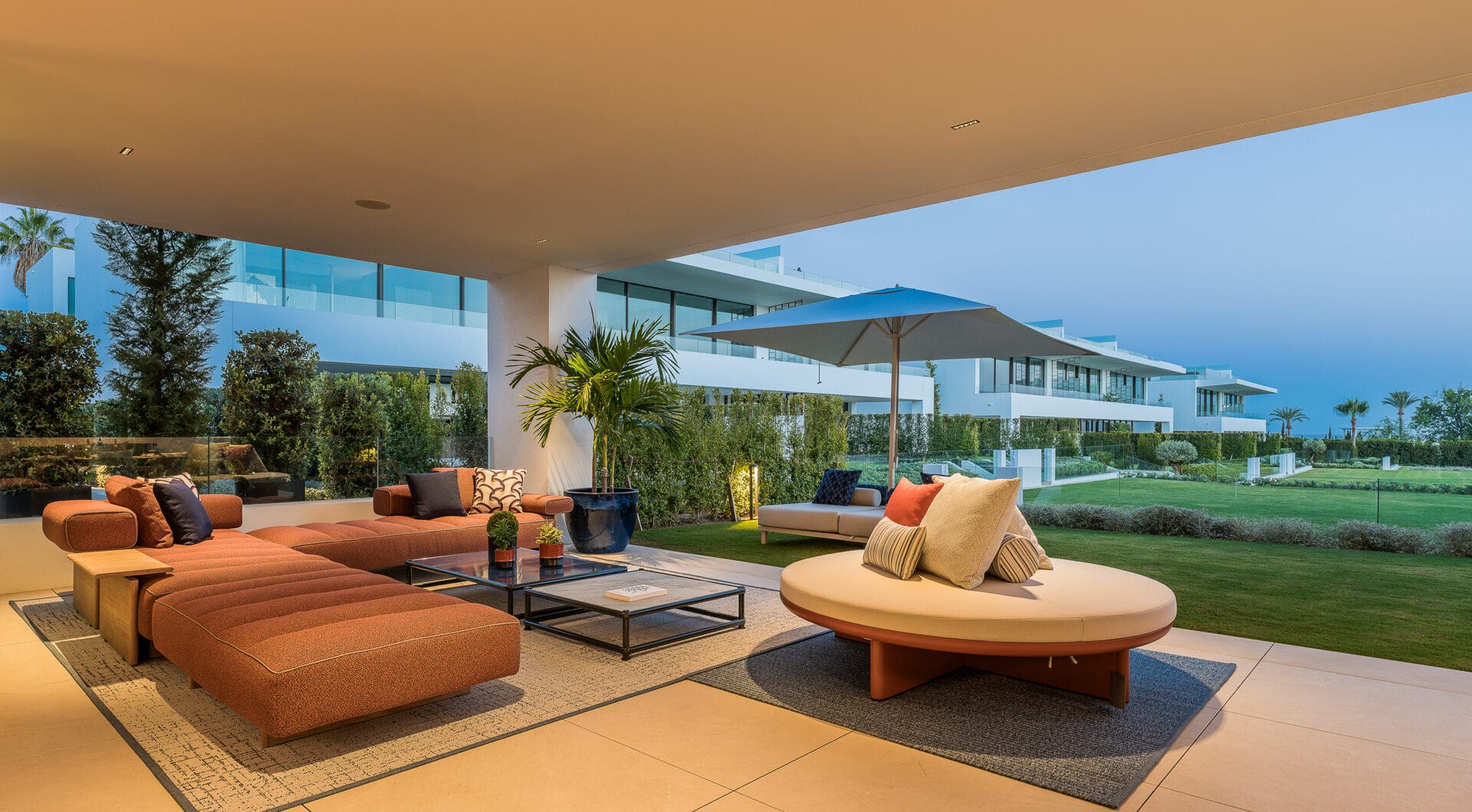 Contemporary 4-Bedroom Villa with Rooftop Cinema &amp; Sea Views
