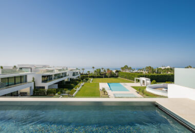 Contemporary 4-Bedroom Villa with Rooftop Cinema &amp; Sea Views