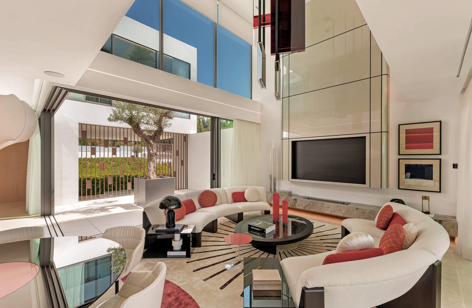 Contemporary 4-Bedroom Villa with Rooftop Cinema &amp; Sea Views