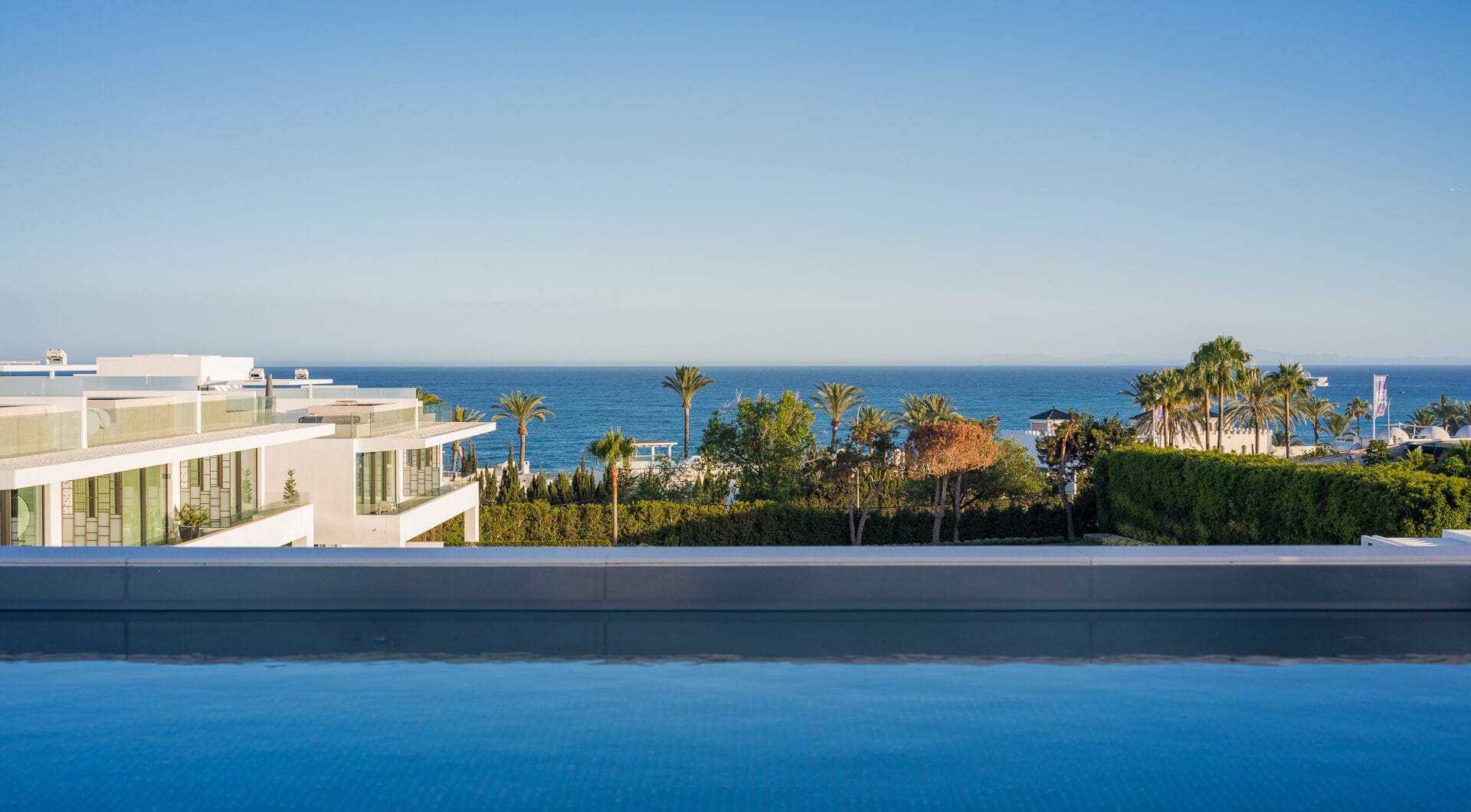 Contemporary 4-Bedroom Villa with Rooftop Cinema &amp; Sea Views