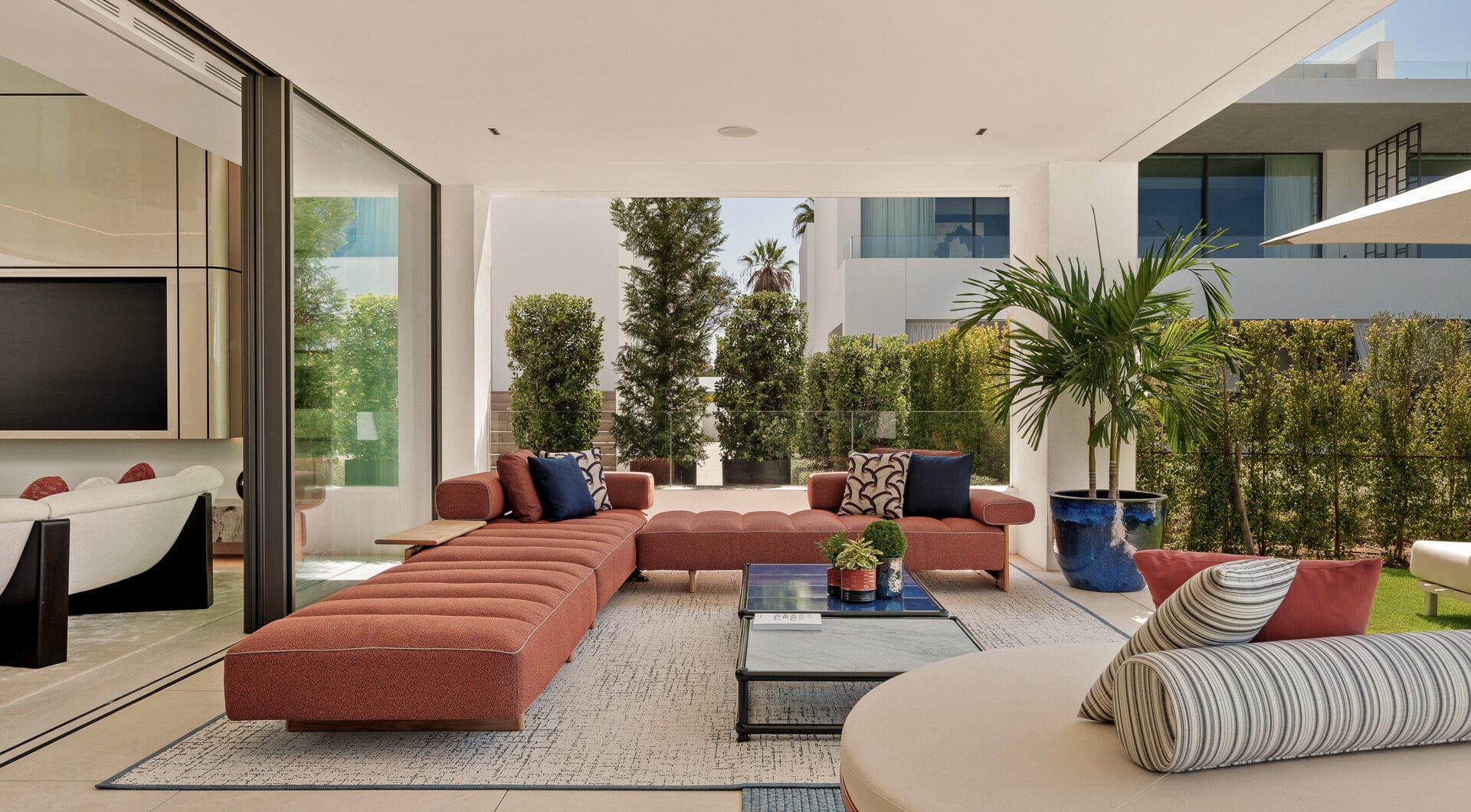 Contemporary 4-Bedroom Villa with Rooftop Cinema &amp; Sea Views