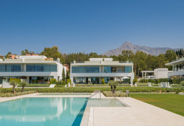 Contemporary 4-Bedroom Villa with Rooftop Cinema &amp; Sea Views
