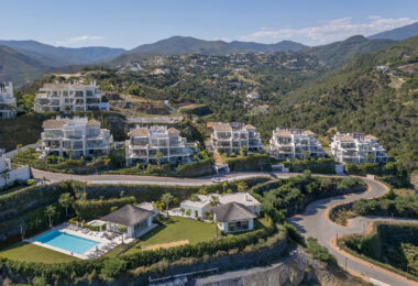 Modern 3-Bedroom Apartment with Sea Views &amp; Privacy