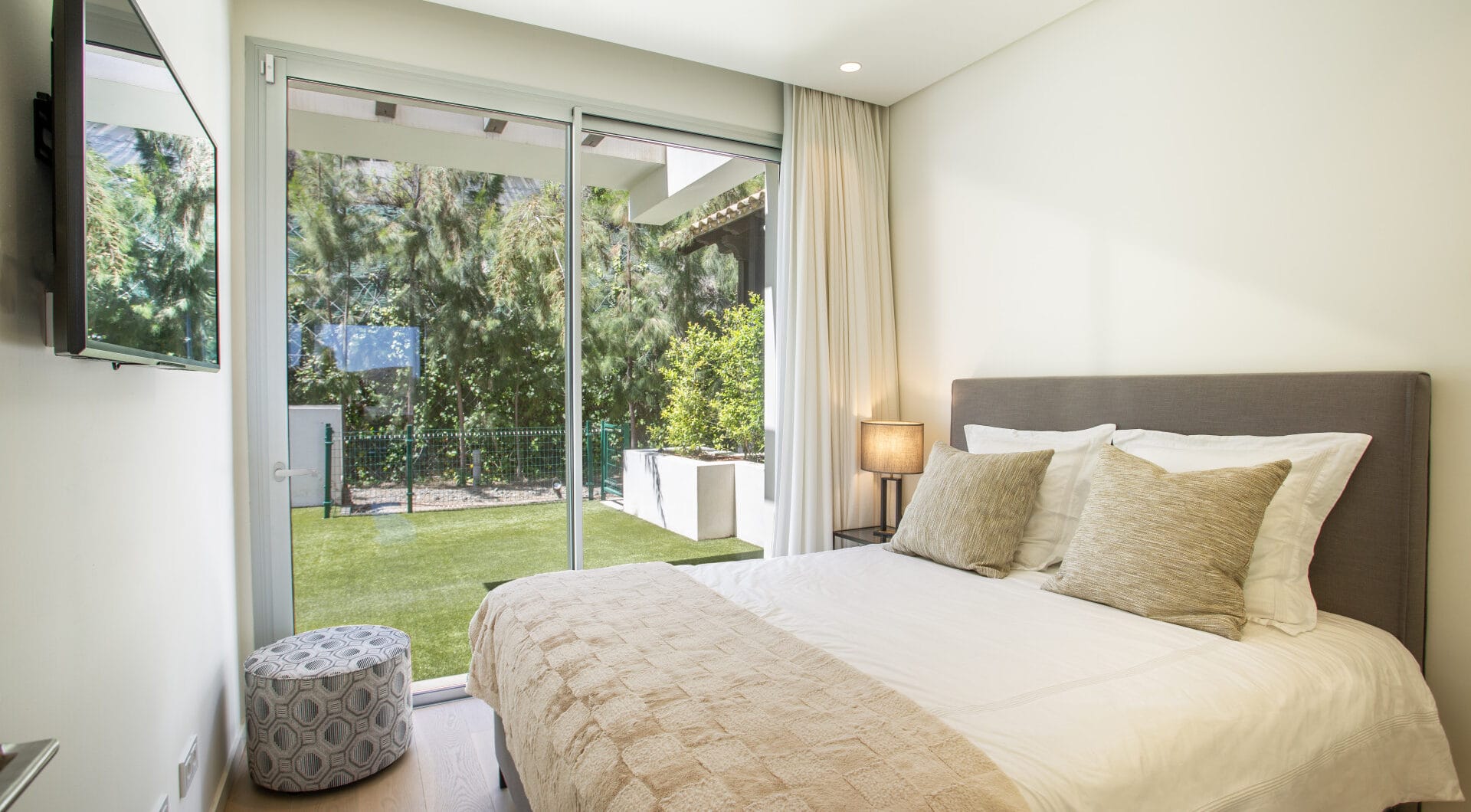 Modern 3-Bedroom Apartment with Sea Views &amp; Privacy