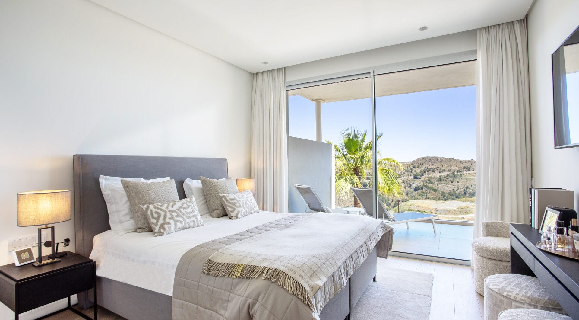 Modern 3-Bedroom Apartment with Sea Views &amp; Privacy