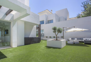 Modern 3-Bedroom Apartment with Sea Views &amp; Privacy