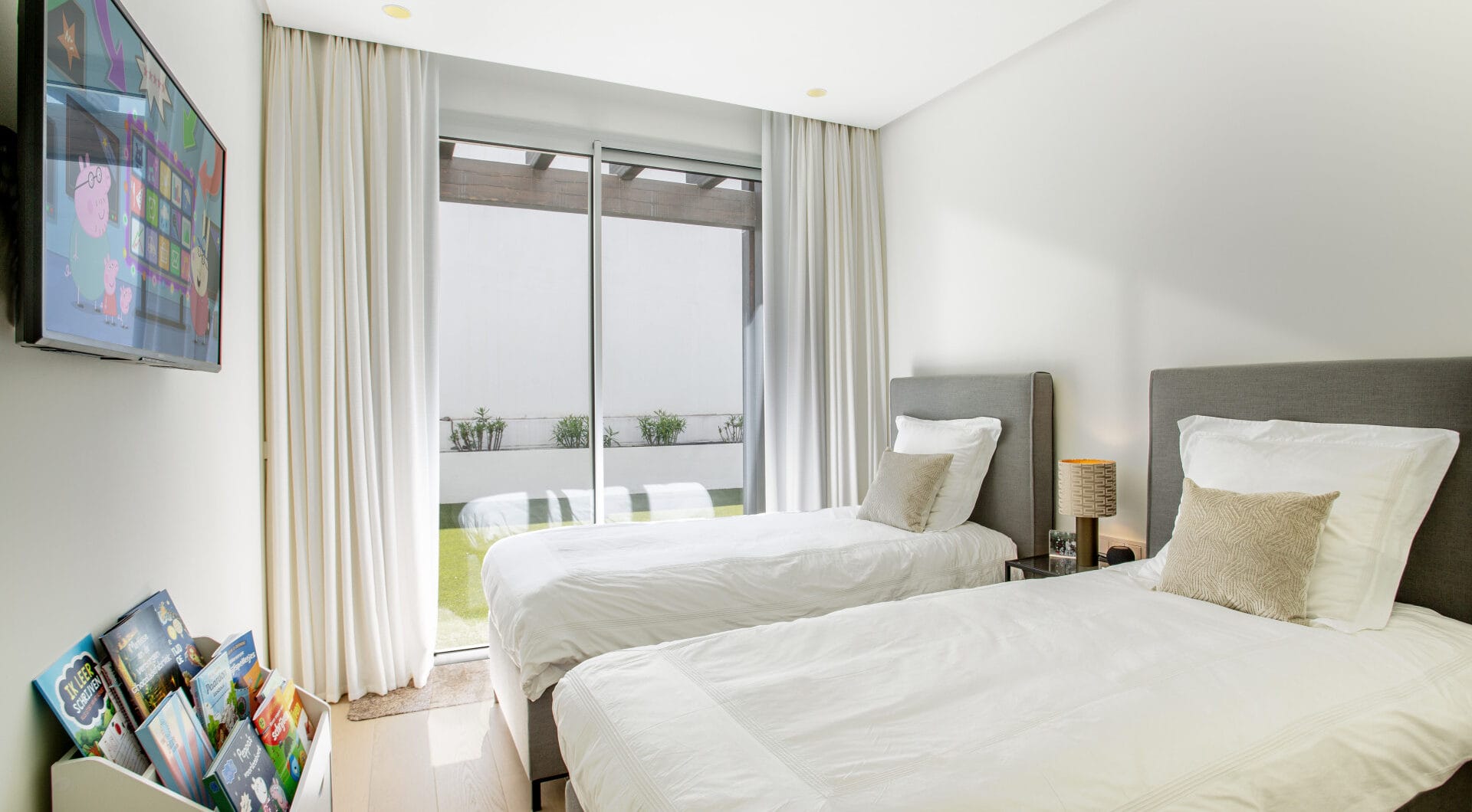 Modern 3-Bedroom Apartment with Sea Views &amp; Privacy