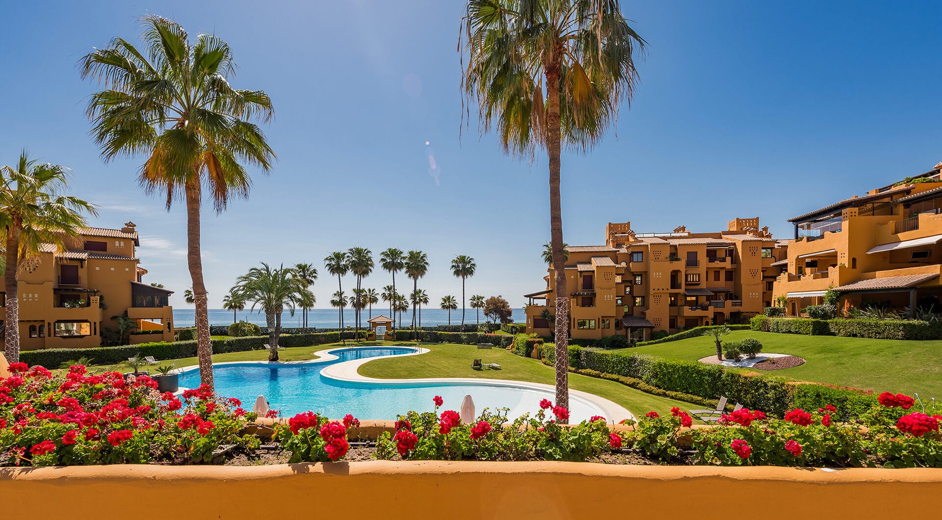 Luxury 4-Bedroom Beachfront Apartment with Private Pool – Los Granados del Mar, Estepona