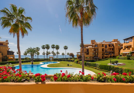Luxury 4-Bedroom Beachfront Apartment with Private Pool – Los Granados del Mar, Estepona