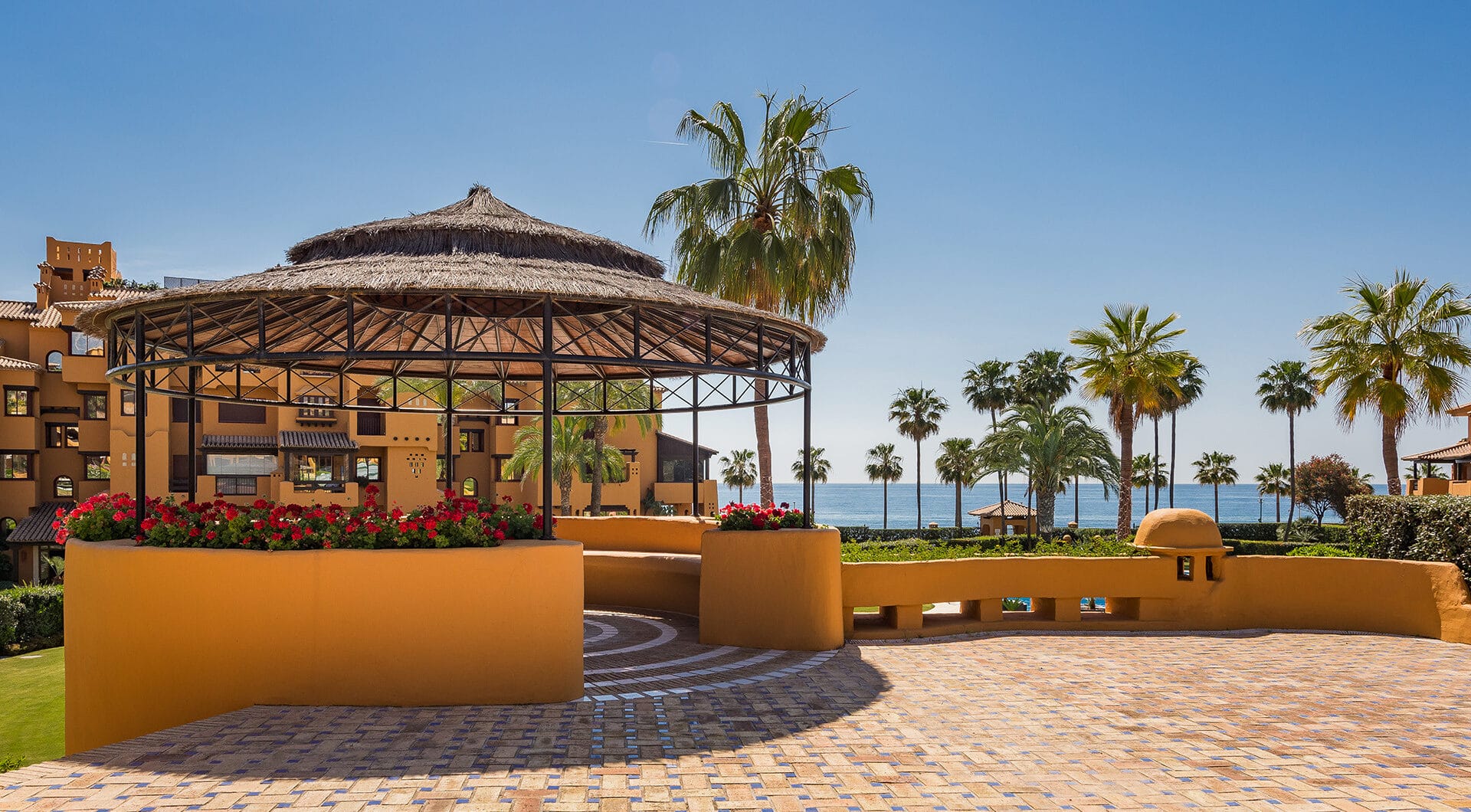 Luxury 4-Bedroom Beachfront Apartment with Private Pool – Los Granados del Mar, Estepona
