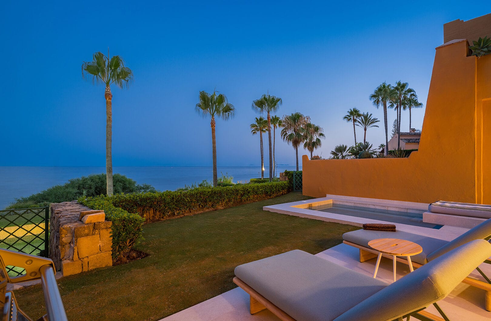 Luxury 4-Bedroom Beachfront Apartment with Private Pool – Los Granados del Mar, Estepona