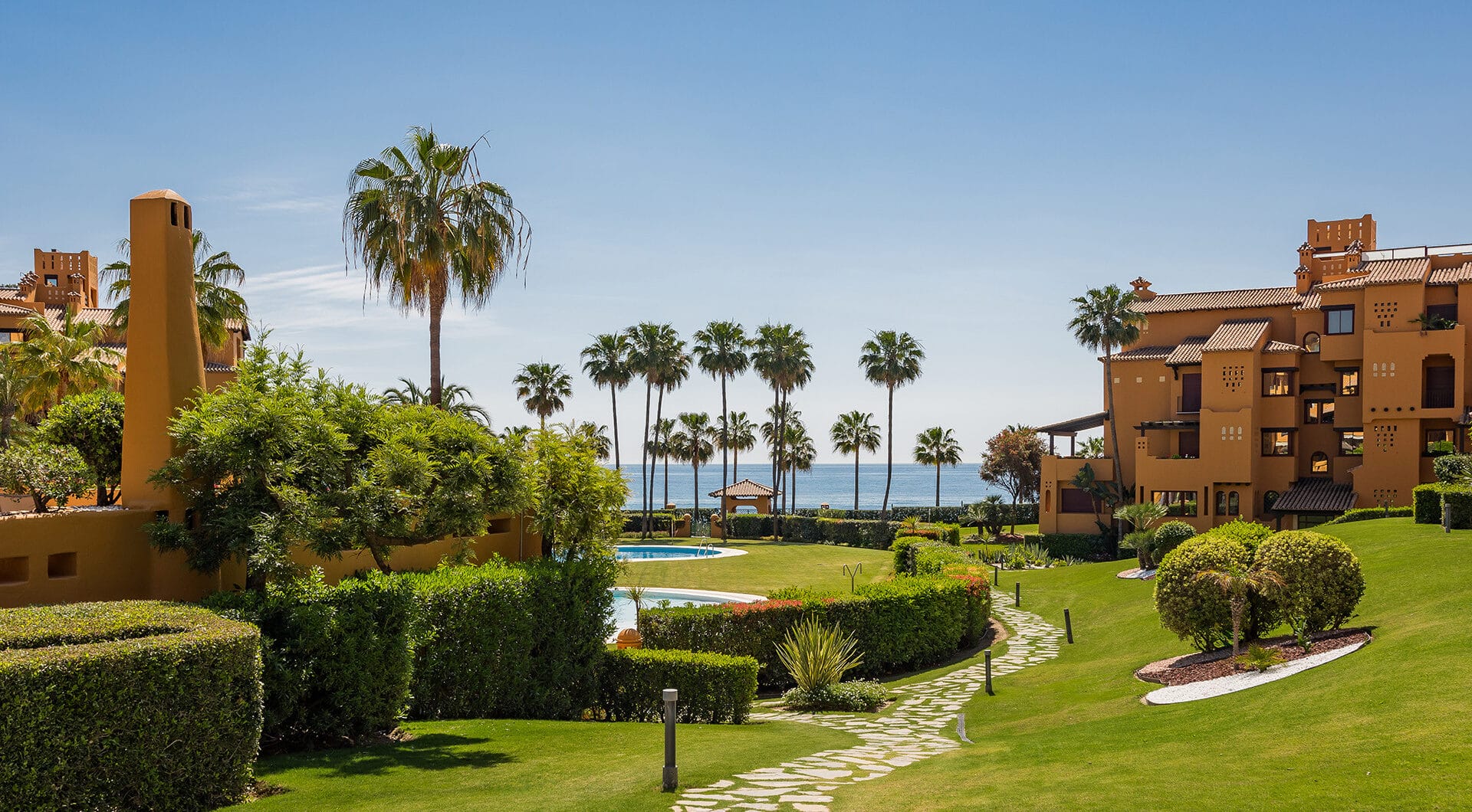 Luxury 4-Bedroom Beachfront Apartment with Private Pool – Los Granados del Mar, Estepona