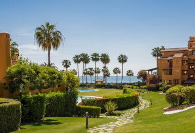 Luxury 4-Bedroom Beachfront Apartment with Private Pool – Los Granados del Mar, Estepona