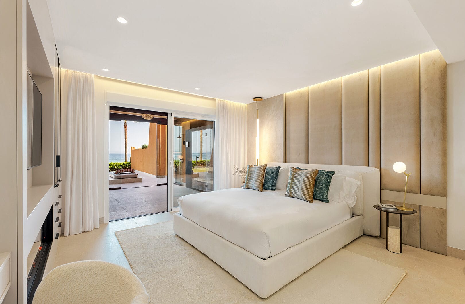 Luxury 4-Bedroom Beachfront Apartment with Private Pool – Los Granados del Mar, Estepona