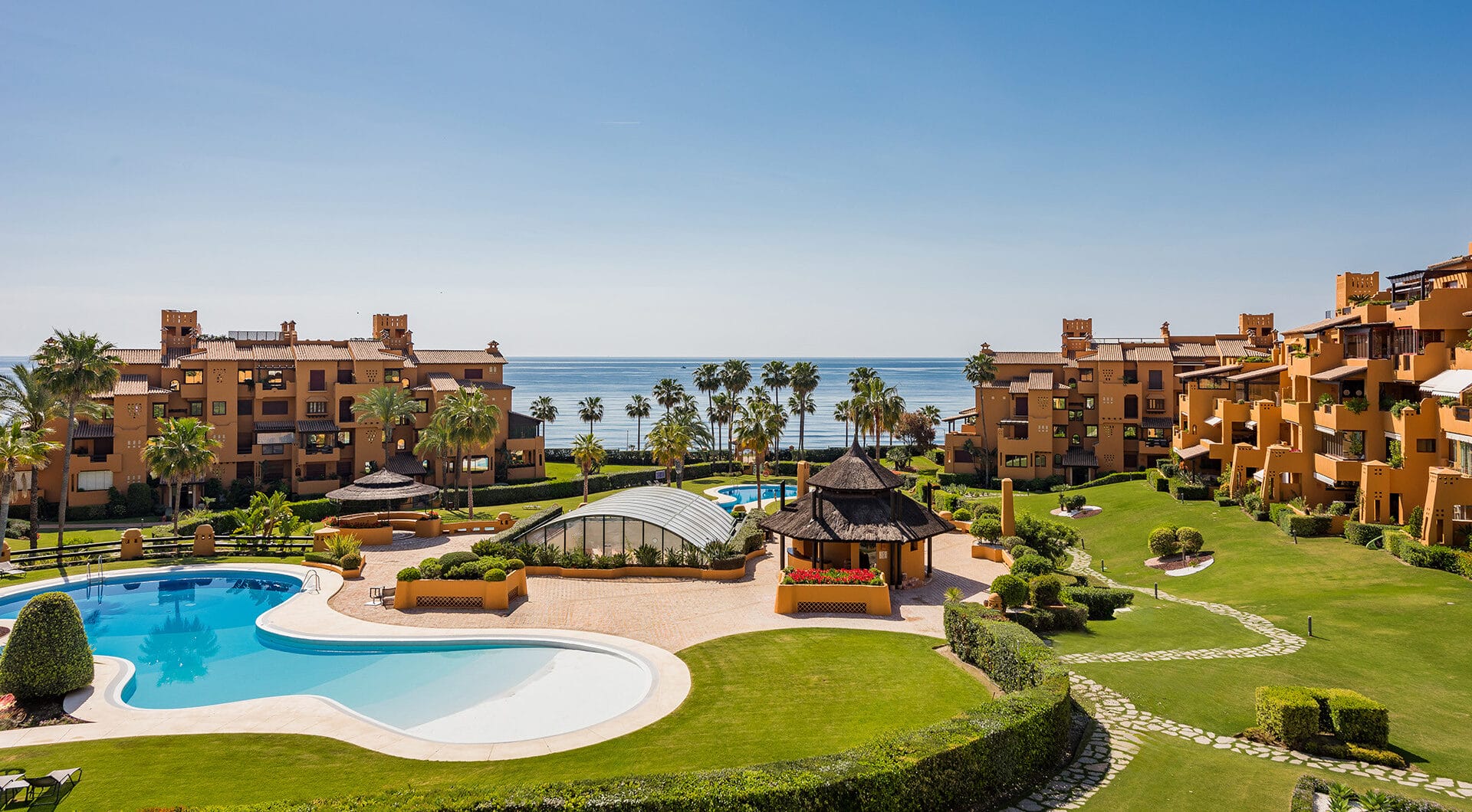 Luxury 4-Bedroom Beachfront Apartment with Private Pool – Los Granados del Mar, Estepona