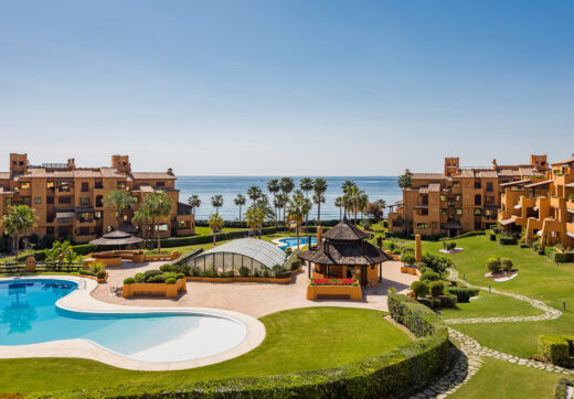 Luxury 4-Bedroom Beachfront Apartment with Private Pool – Los Granados del Mar, Estepona