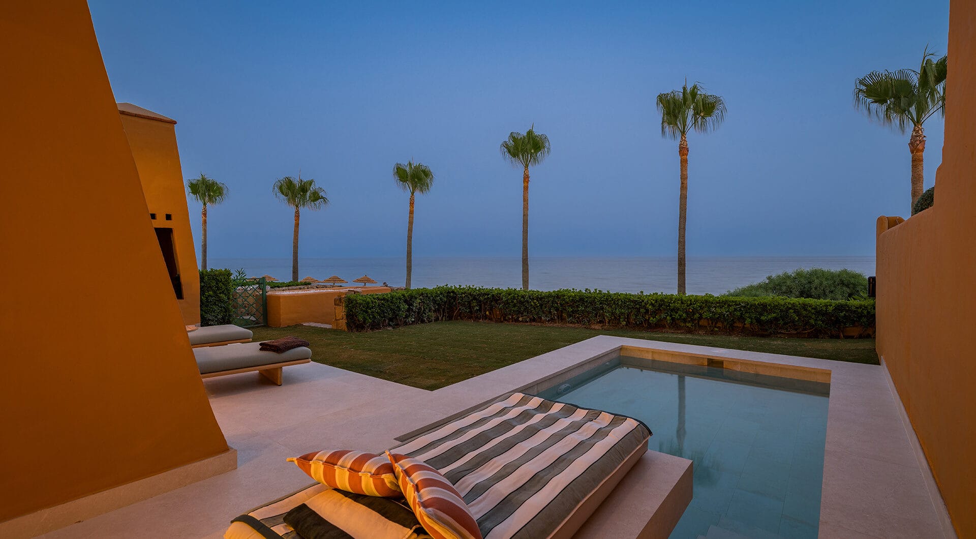 Luxury 4-Bedroom Beachfront Apartment with Private Pool – Los Granados del Mar, Estepona