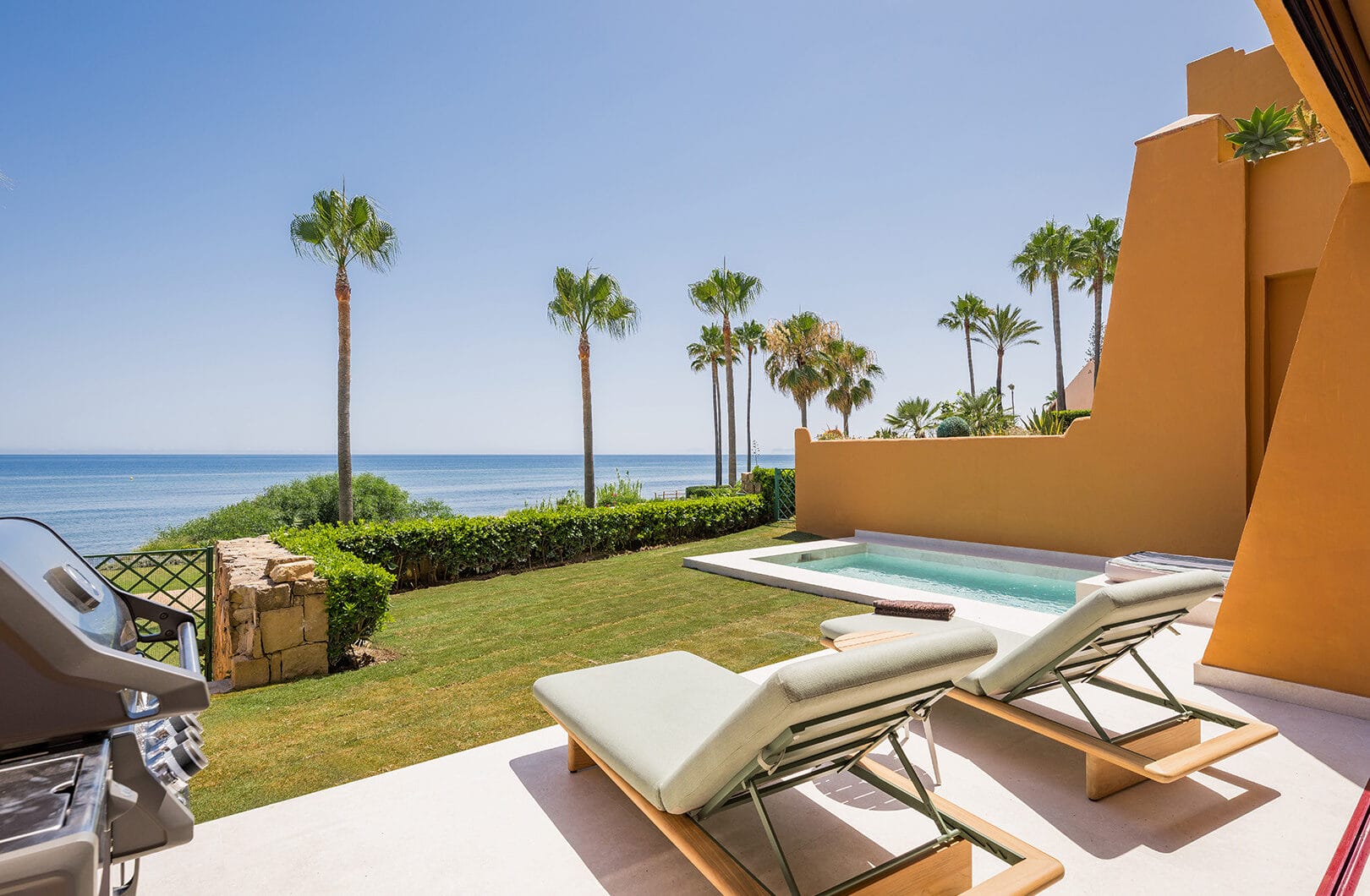 Luxury 4-Bedroom Beachfront Apartment with Private Pool – Los Granados del Mar, Estepona