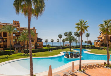 Luxury 4-Bedroom Beachfront Apartment with Private Pool – Los Granados del Mar, Estepona