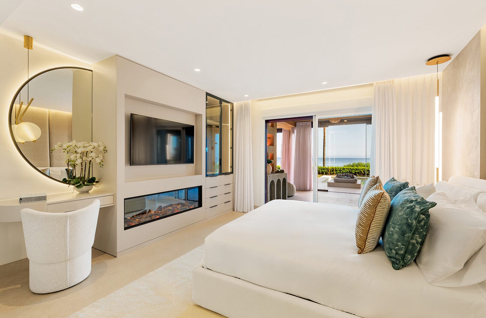 Luxury 4-Bedroom Beachfront Apartment with Private Pool – Los Granados del Mar, Estepona