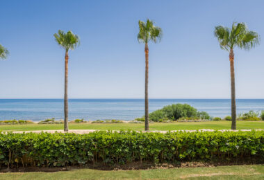 Luxury 4-Bedroom Beachfront Apartment with Private Pool – Los Granados del Mar, Estepona
