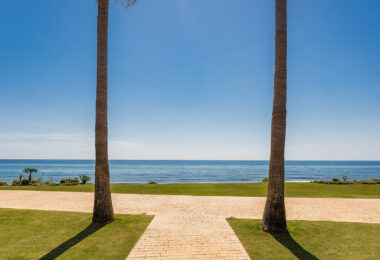 Luxury 4-Bedroom Beachfront Apartment with Private Pool – Los Granados del Mar, Estepona