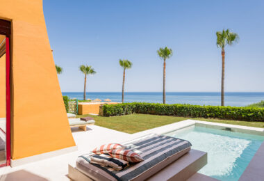 Luxury 4-Bedroom Beachfront Apartment with Private Pool – Los Granados del Mar, Estepona