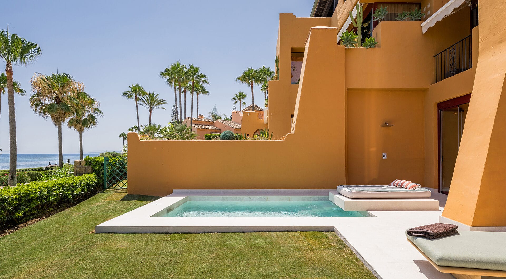 Luxury 4-Bedroom Beachfront Apartment with Private Pool – Los Granados del Mar, Estepona