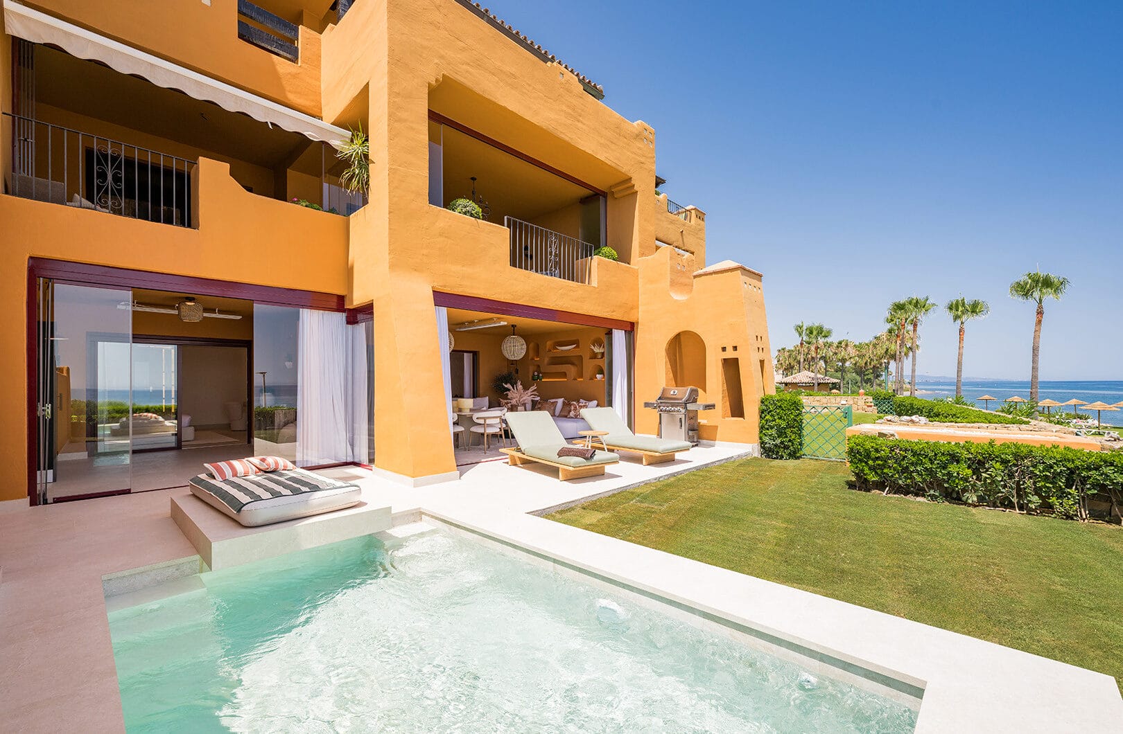 Luxury 4-Bedroom Beachfront Apartment with Private Pool – Los Granados del Mar, Estepona