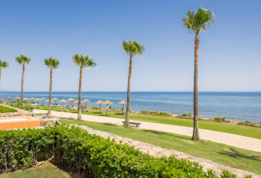 Luxury 4-Bedroom Beachfront Apartment with Private Pool – Los Granados del Mar, Estepona