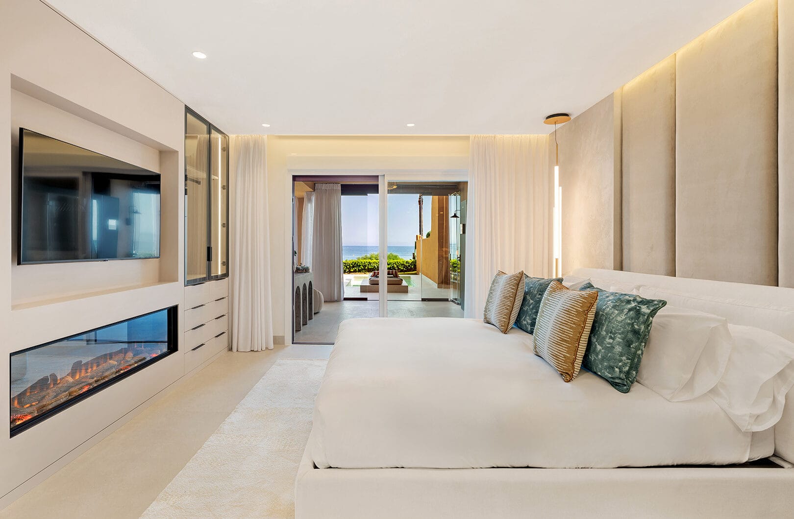 Luxury 4-Bedroom Beachfront Apartment with Private Pool – Los Granados del Mar, Estepona